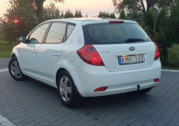 Kia Ceed cena 19800 przebieg: 157000, rok produkcji 2008 z Białobrzegi małe 254